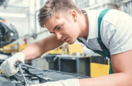 Conheça 4 cursos técnicos com destaque na indústria e boas oportunidades de emprego