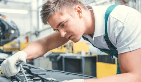 Conheça 4 cursos técnicos com destaque na indústria e boas oportunidades de emprego