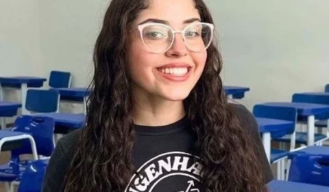 Ao se formar sozinha em curso universitário, aluna viraliza nas redes sociais