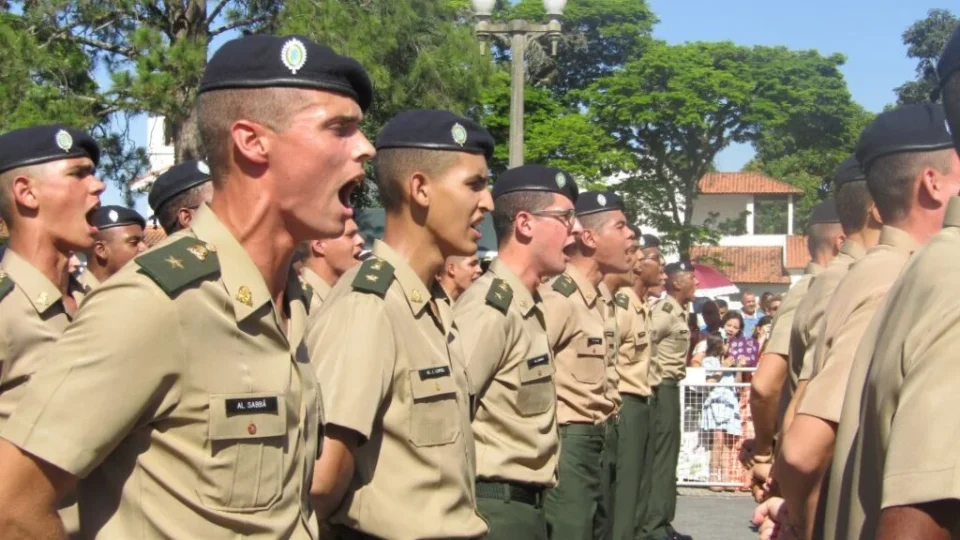 Conheça as principais oportunidades de concurso para o Exército em 2026