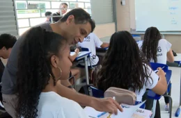 Professores podem acumular cargo público, decide Congresso