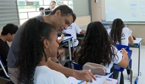 Professores podem acumular cargo público, decide Congresso
