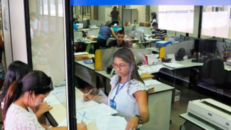 Governo Federal oficializa previsão de até 163 mil vagas em concursos para 2026