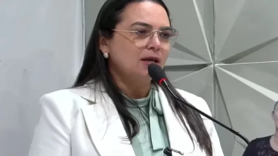 Prefeita diz que é contra concurso público porque aprovados são ‘gente de fora’