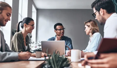 Inglês se consolida como diferencial estratégico no mercado de trabalho global