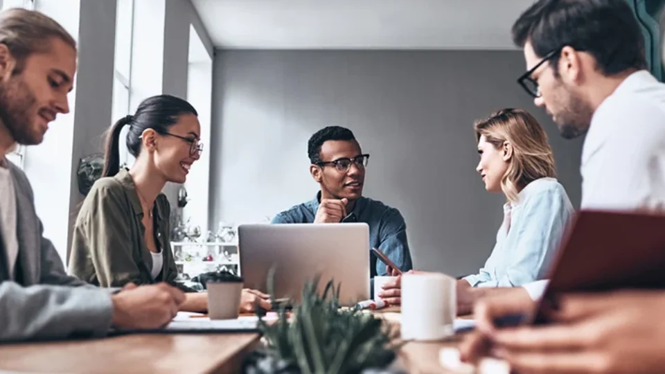 Inglês se consolida como diferencial estratégico no mercado de trabalho global