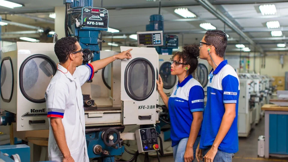 Cursos técnicos se consolidam como caminho rápido para o emprego; veja algumas opções