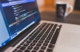 Conheça as certificações em tecnologia que impulsionam salários e ganham peso nas decisões de contratação