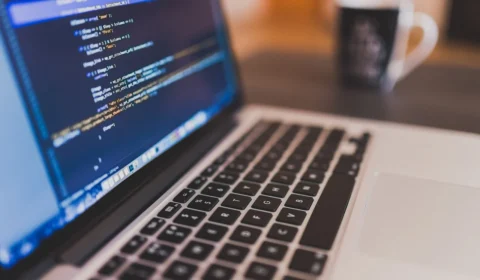 Conheça as certificações em tecnologia que impulsionam salários e ganham peso nas decisões de contratação