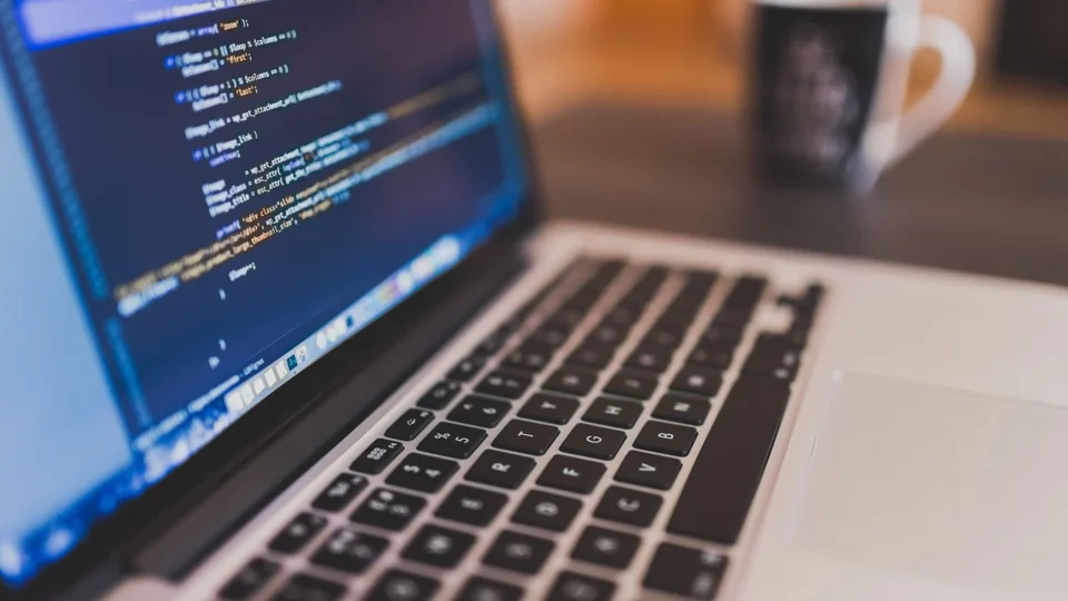 Conheça as certificações em tecnologia que impulsionam salários e ganham peso nas decisões de contratação