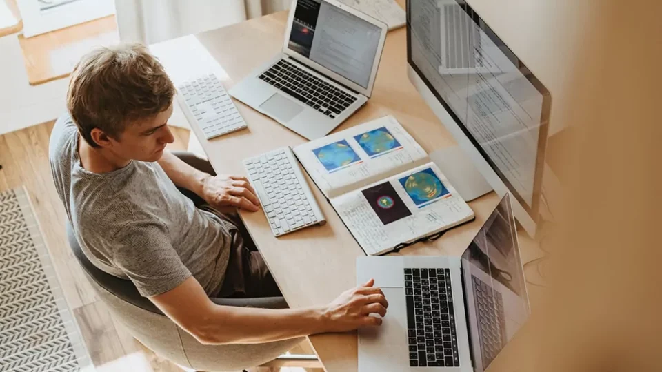 Cargos híbridos impulsionam novas carreiras na economia digital; conheça
