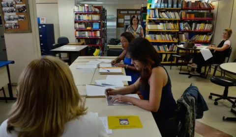 Mulheres jovens enfrentam barreiras estruturais para ingressar no mercado de trabalho, aponta MTE