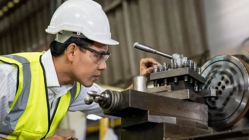 Formação técnica ganha protagonismo na requalificação profissional até 2030