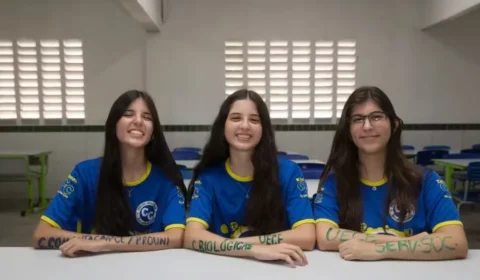 Após estudarem juntas, trigêmeas alunas de escola pública são aprovadas no Ensino Superior