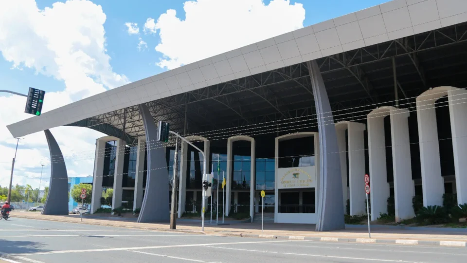 Assembleia Legislativa de RR abre inscrições de concurso com 226 vagas e salários de mais de R$ 39 mil