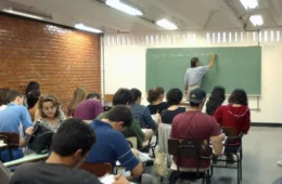 Cursos ligados à tecnologia, gestão e dados ganham força no mercado de trabalho em 2026