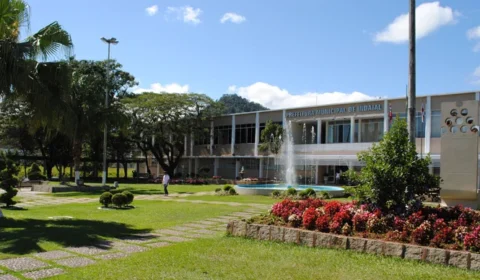 Cidade de SC abre processo seletivo com salários acima de R$ 20 mil; veja cargos
